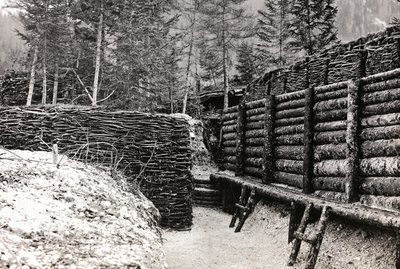 Album "Min verdenskrig - minder om den sydvestlige front i Kärnten, Italien, Trentino-Alto Adige) 31/03/1915-12/11/ 1918 - Josef Zohles Vienna ": Barriere lavet af log ind af Josef Zohles