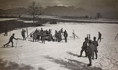 Album "Min verdenskrig - minder om den sydvestlige front i Kärnten, Italien, Trentino-Alto Adige) 31/03/1915-12/11/ 1918 - Josef Zohles Wien ": soldater på ski (s/h foto) af Josef Zohles