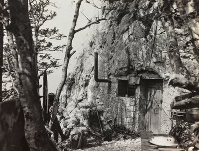 Album "Min verdenskrig - minder om den sydvestlige front i Kärnten, Italien, Trentino-Alto Adige) 31/03/1915-12/11/ 1918 - Josef Zohles Vienna ": krigens tilflugtssted (s/h foto) af Josef Zohles
