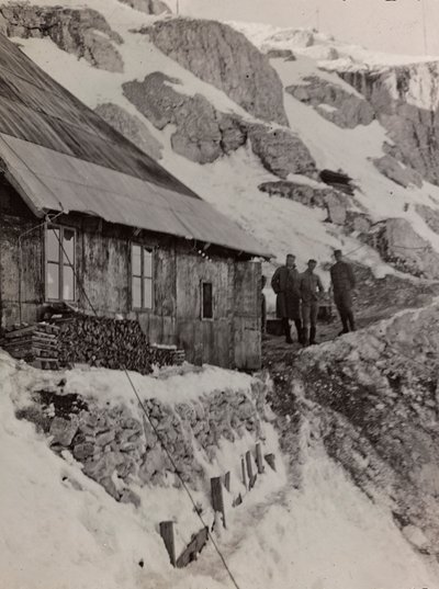 Album "Min verdenskrig - minder om den sydvestlige front i Kärnten, Italien, Trentino-Alto Adige) 31/03/1915-12/11/ 1918 - Josef Zohles Vienna ": militær barak (s/h foto) af Josef Zohles
