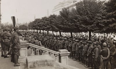 Album "Min verdenskrig - minder om den sydvestlige front i Kärnten, Italien, Trentino-Alto Adige) 31/03/1915-12/11/ 1918 - Josef Zohles Wien ": soldater med mange fanger af Josef Zohles