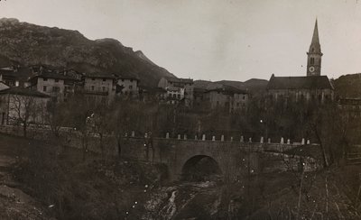 Album "Min verdenskrig - minder om den sydvestlige front i Kärnten, Italien, Trentino-Alto Adige) 31/03/1915-12/11/ 1918 - Josef Zohles Wien ": udsigt over en landsby Carnia af Josef Zohles