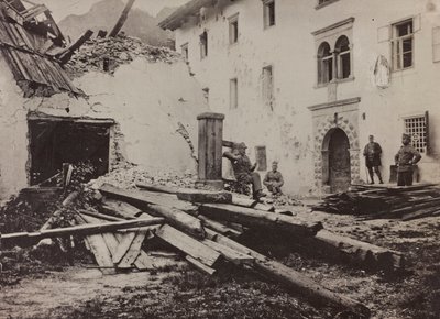 Album "Min verdenskrig - minder om den sydvestlige front i Kärnten, Italien, Trentino-Alto Adige) 31/03/1915-12/11/ 1918 - Josef Zohles Wien ": soldater og murbrokker i Valb af Josef Zohles