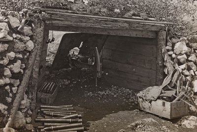 Album "Min verdenskrig - minder om den sydvestlige front i Kärnten, Italien, Trentino-Alto Adige) 31/03/1915-12/11/ 1918 - Josef Zohles Wien ": militærdepot (s/h foto) af Josef Zohles