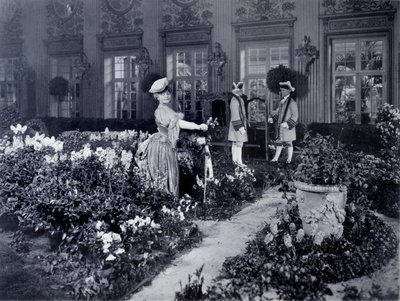 Rejane (Gabrielle Charlotte Reyu, dit) (1856-1920), fransk komiker, der ankom i en stol for at bære et balkostume i New York i 1905 af Joseph Byron