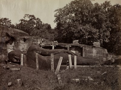Paranirvana Buddha, Galle Vihara, Polonnaruwa, Ceylon af Joseph Lawton