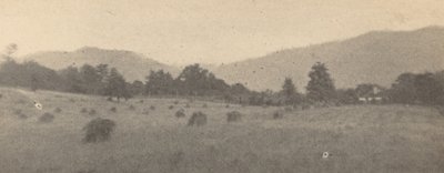 Landskab med træer og bjerge, ca. 1900. af Joseph Turner Keiley