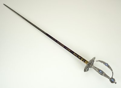 Smallsword, ca. 1790 (facetteret, poleret, blågjort og forgyldt stål med jern- og jaspisvarer) af Josiah Wedgwood