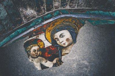 Madonna og barn, fra serien Mary and Jesus in Savonna, 2015 (fotografi) af Joy Lions