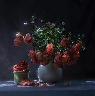 Stilleben med stemningsfulde roser af Judy Tseng
