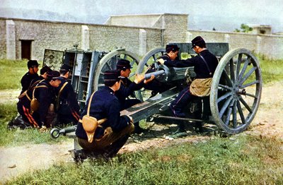 Franske soldater med en morter i aktion under slaget ved Marne øst for Paris, september 1914 (autokrom) af Jules Gervais Courtellemont