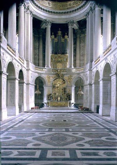 Det Kongelige Kapel, der ser øst mod alteret, begyndte 1699 (foto) af Jules Hardouin Mansart