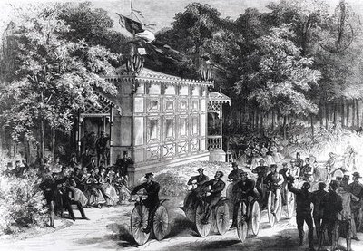 A Velocipede Race ved Pre Catelan, ca. 1860-70 (gravering) (s/h foto) af Jules Pelcoq