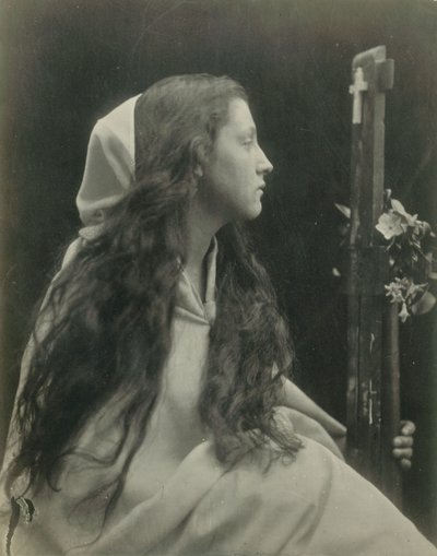 (»Dame med et krucifiks«) Mary Ann Hillier af Julia Margaret Cameron