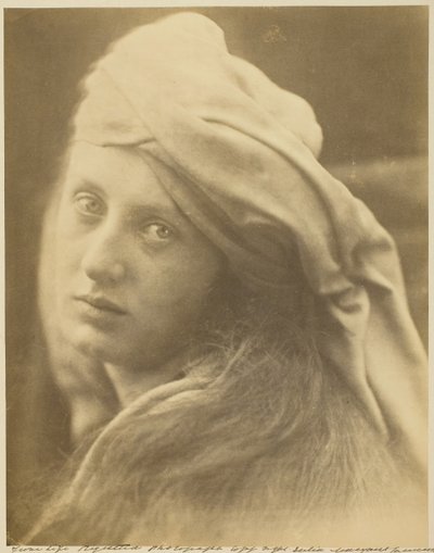 En undersøgelse af Beatrice Cenci, september 1870. af Julia Margaret Cameron