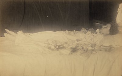 [Studie af et dødt barn]. af Julia Margaret Cameron