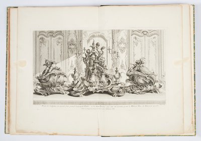 Projekt for en sølvskulptur af et stort bordcenter og de to terriner...Udført for Millord Kinston (sic) i 1735 (Design for centerpiece og to terriner til hertugen af ​​Kingston i 1735) plade 115 i værk af Just- Aurele Meissonnier af Juste Aurèle Meissonnier