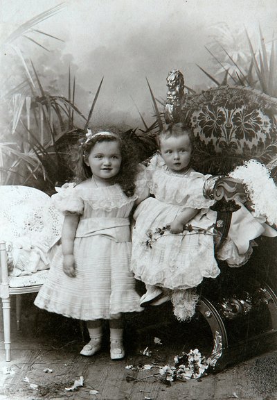 Storhertuginder Olga Nikolaevna og Tatiana Nikolaievna af Rusland, slutningen af det 19. århundrede af K. von Hahn