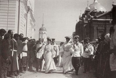 Den russiske kongefamilie besøger Sarov Kloster, Rusland, 1903 af K. von Hahn