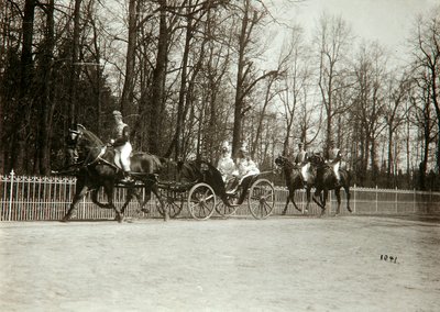 Tsar Nicholas II og Tsarina Alexandra Fyodorovna af Rusland i en vogn, begyndelsen af det 20. århundrede af K. von Hahn