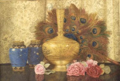 Østlige gaver: Cloisonne-vase, påfuglefjer, damaskroser og indisk vase af Kate Hayllar