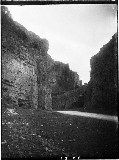 Cheddar Gorge, Cliff Road, Cheddar, Sedgemoor, Somerset, 22/05/1907 (s/hvid foto) af Katherine Jean Macfee