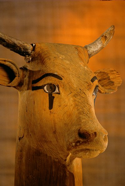 Skulptur af kohoved, KV35; Amenhotep II, 2009 (foto) af Kenneth Garrett