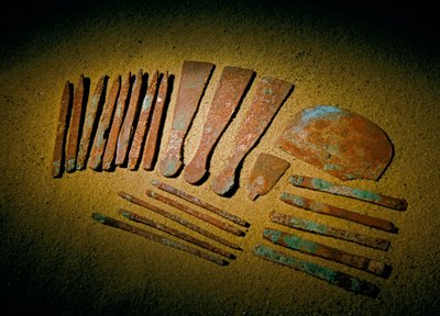 Egypten; Arkæologi; Gamle Rige; Saqqara, Qars grav, Qar, Læge, kobber, redskaber,... af Kenneth Garrett