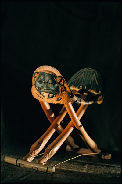 Foldbar elfenbenshovedstøtte af kong Tutankhamon, Det Nye Rige, 2002 (foto) af Kenneth Garrett