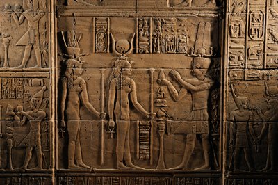 De sidste faraoer MM7836, Egypten, Philae-templet, Aswan, Ptolemæertiden, Isis-templet, Ptolemæus I..., 2011 (foto) af Kenneth Garrett