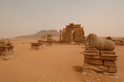 Naga-sted, Naqa, Øvre Nubien, nubisk, oldtidscenter, meroitisk periode af Kenneth Garrett