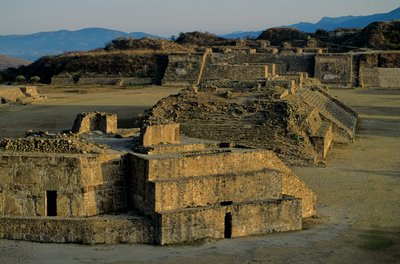 Olmek; Monte Alban; Oaxaca; Mexico, Danzante; Zapotec af Kenneth Garrett