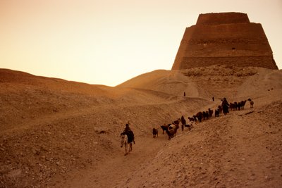 Meidums pyramide, Egyptens gamle rige; Hyrder; Egypten af Kenneth Garrett