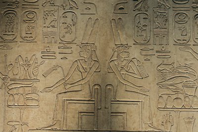 Relief fra Abydos, Mut-gudinde, artefakt; Egypten, 2005 (foto) af Kenneth Garrett