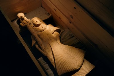 Sandstensstatue af Nebre som fanebærer for den løvehovedede krigsgudinde Sekhme..., 2002 (foto) af Kenneth Garrett