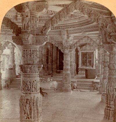 Interiør, Dilwara-templet, Abu-bjerget, Indien, 1901. af Keystone View Company