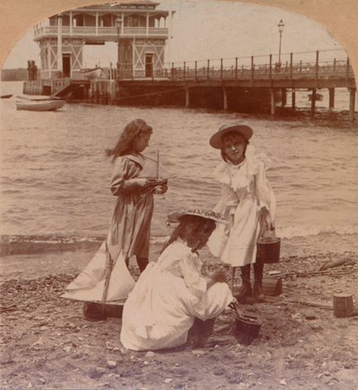 At spille på stranden c1900 af Keystone View Company