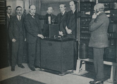The New Magic: Sending Pictures by Wireless and the Unescapable Telephone, c1935 af Keystone View Company