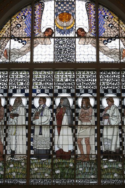 farvet glas af Am Steinhof kirken (kirken Leopold), Wien, Østrig (foto) af Koloman Moser