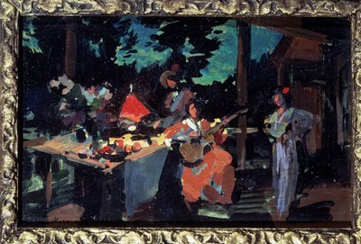 Terrasse, aften på landet. (Terrasse. Aften på landstedet). Bordet er dækket med mad, en kvinde spiller guitar og to andre karakterer omgiver hende. Kunstværk af Konstantin Alexeyevich Korovin (Constantin Korovin) (1 af Konstantin Alekseevich Korovin