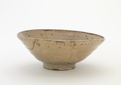 Teskål, Idowaki-type, Teskål (korai jawan), anden halvdel af 1500-1600-tallet (stentøj, forglasset porcelæn, med uigennemsigtig glasur, reparationer af guldlak) af Korean School