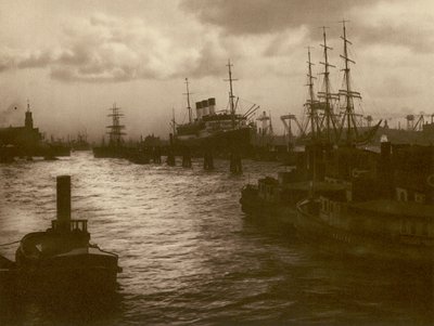 I Hamborgs havn; Hamborg Havn (s/h foto) af Kurt Hielscher