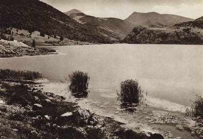 Italien: Lake of Scanno, Abruzzi (s/h foto) af Kurt Hielscher