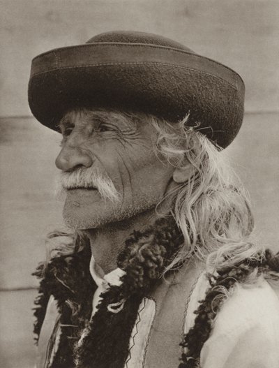 Rumænien: Arbora, gammel bonde (s/h foto) af Kurt Hielscher