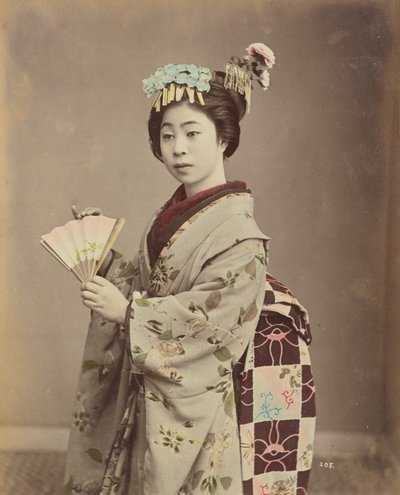 [Ung kvinde med vifte] af Kusakabe Kimbei