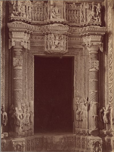 Inde i døråbningen Sas Bahu Temple, Gwalior af Lala Deen Dayal
