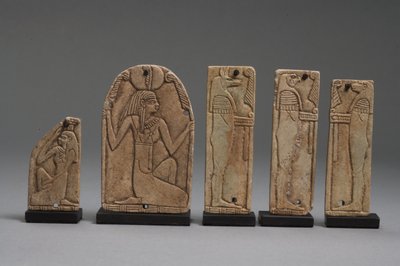 Plaques af Maat, Nephthys og sønner af Horus, sendynastisk periode (fajance) (se også 325656, 325657 og 325658) af Late Period Egyptian