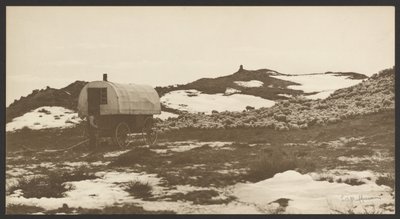 [Drifter, fårevogn og band på vintersengeplads] af Laton Alton Huffman