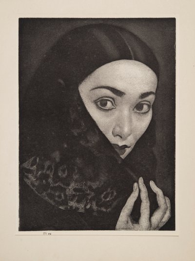 Dame med et sjal, pub. 1926. af Laura Knight