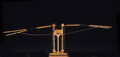 Maskine til flyvning med vingevinger. Model fra tegningen af Leonardo da Vinci (Leonardo da Vinci). Museum for Videnskab og Teknologi, Milano. af Leonardo da (after) Vinci
